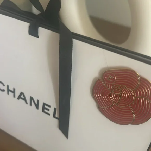Authentic Chanel Giftbox - Picture 2 of 3